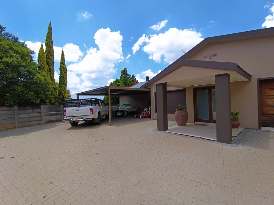 4 Bedroom Property for Sale in Willows Free State